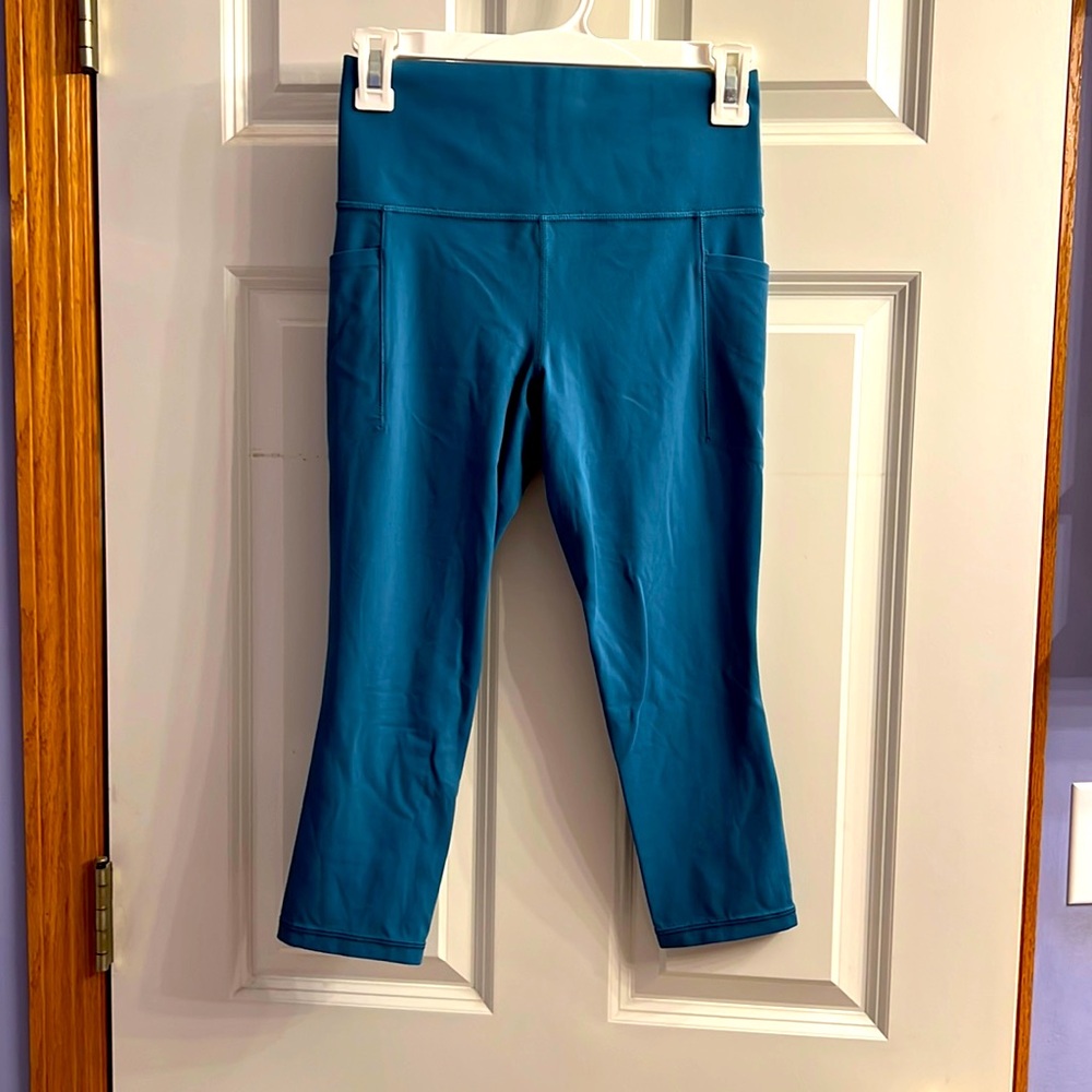 Athleta Capri leggings. Salutation Stash pocket II